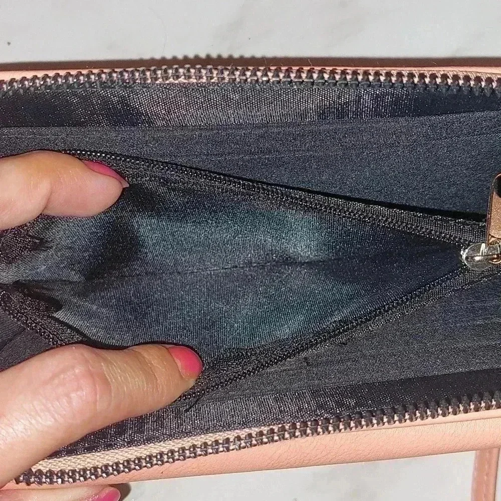 NWOT TAHARI PINK WRISTLET WALLET WITH IDENTITY PROOF LINING